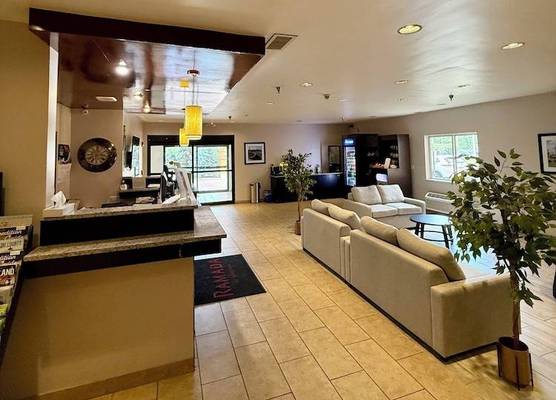 Ramada by Wyndham Glendale Heights/Lombard 1