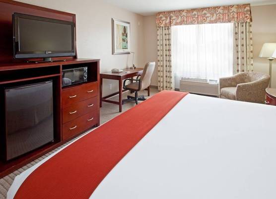 Holiday Inn Express & Suites COLLEGE STATION by IHG 1