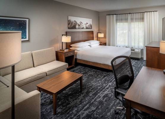 Delta Hotels by Marriott Huntington Mall 1