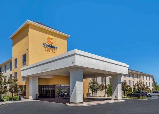 Comfort Suites Fernley 1