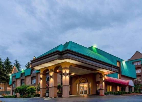 Sutton Suites Hotel 1