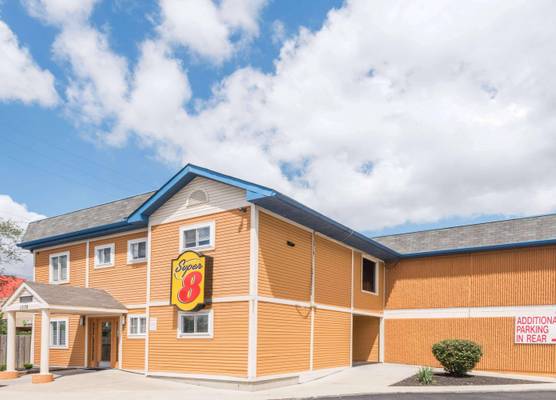 Super 8 by Wyndham Columbus 1