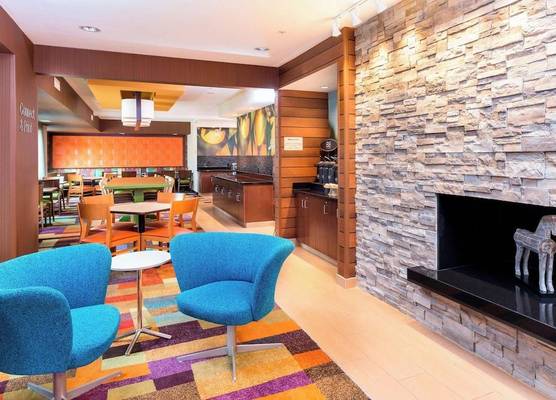 Fairfield Inn & Suites by Marriott Galesburg 1