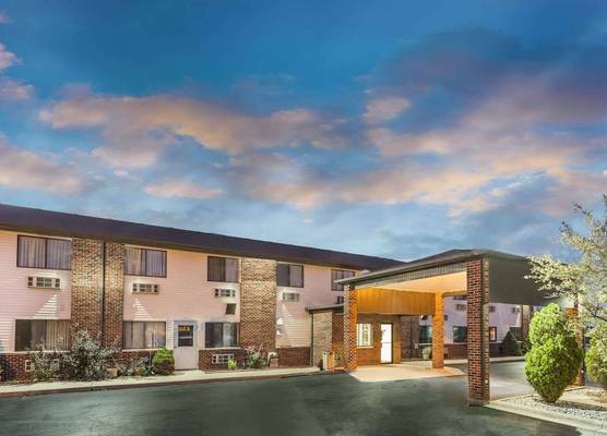 Super 8 by Wyndham Bourbonnais/Kankakee Area 1