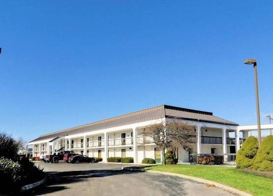 Suburban Studios Christiansburg - Blacksburg 1