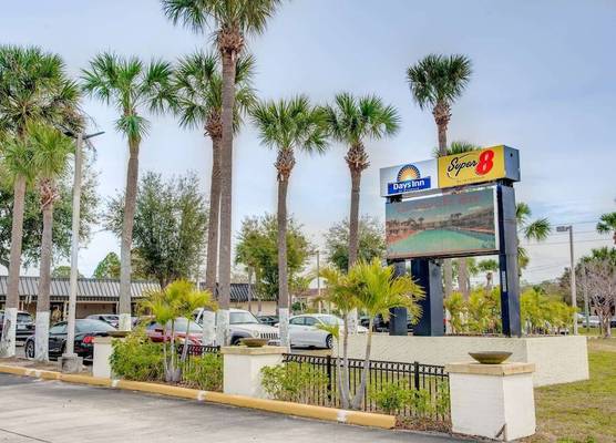 Super 8 by Wyndham St. Petersburg 1