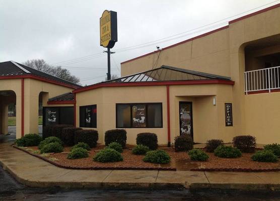 Colonial Inn & Suites /Airport/Graceland 1