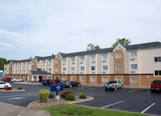 Microtel Inn & Suites by Wyndham Charleston 1