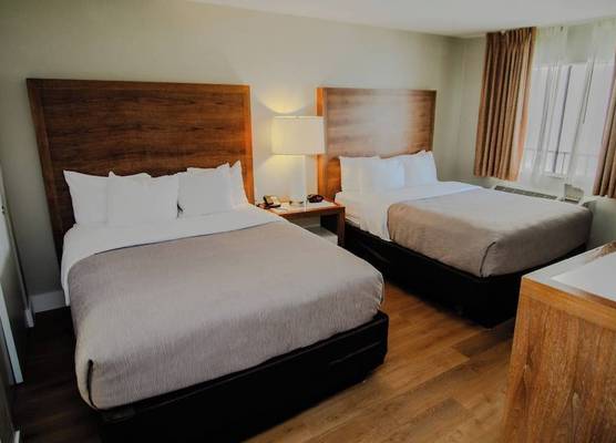 Quality Inn & Suites By the Parks 1