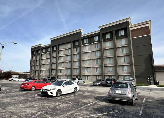 La Quinta by Wyndham Indianapolis South 1