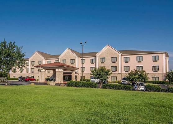 Quality Suites Graham - Burlington South 1