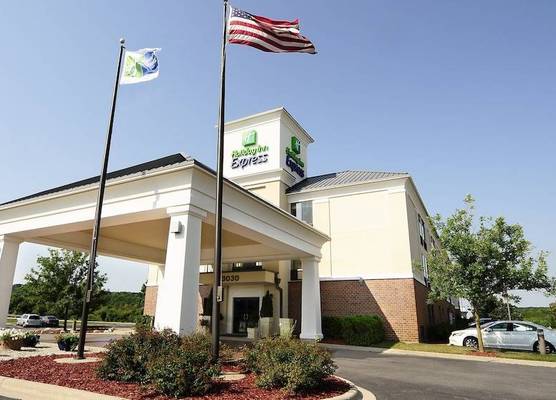Holiday Inn Express & Suites DELAFIELD by IHG 1