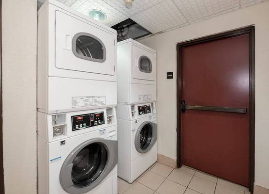 Red Roof Inn & Suites Newnan 1