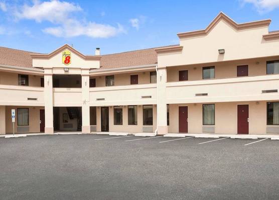 Super 8 by Wyndham Rahway/Newark 1