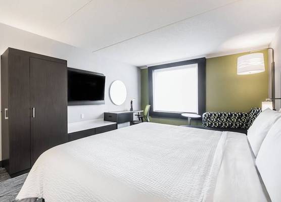 Holiday Inn Express & Suites TORONTO AIRPORT SOUTH by IHG 1