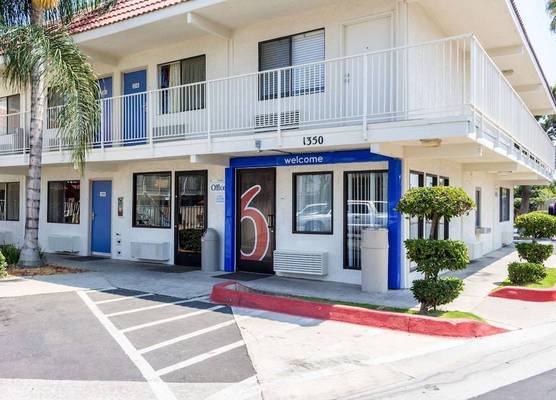 Motel 6 Bakersfield, CA - Convention Center 1