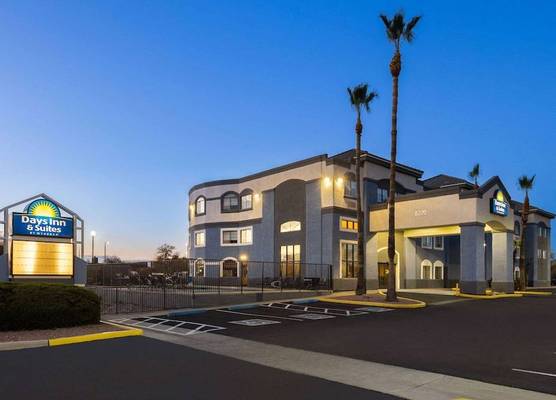 Days Inn & Suites by Wyndham Tucson/Marana 1