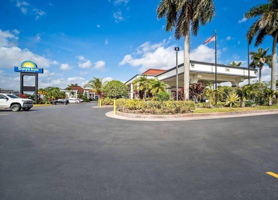 Days Inn by Wyndham Florida City 1