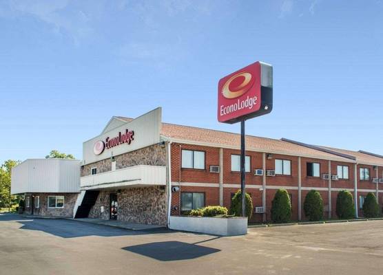 Econo Lodge Darien Lakes 1
