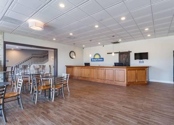 Days Inn & Suites by Wyndham Lancaster Amish Country 1