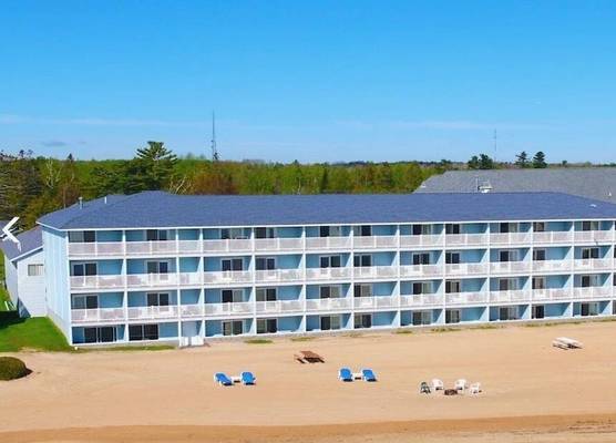 Blue Water Beachfront Hotel & Waterpark 1