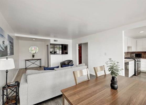 Oceanside Marina Suites - A Waterfront Hotel 1