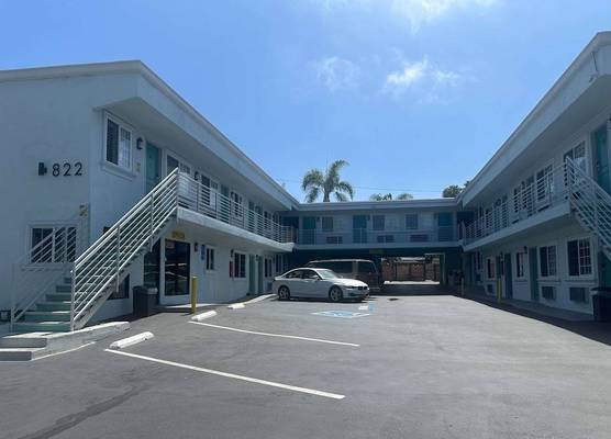 Super 8 by Wyndham Oceanside Downtown 1