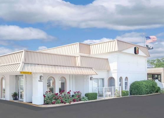 Super 8 by Wyndham Morton Grove/Chicago 1
