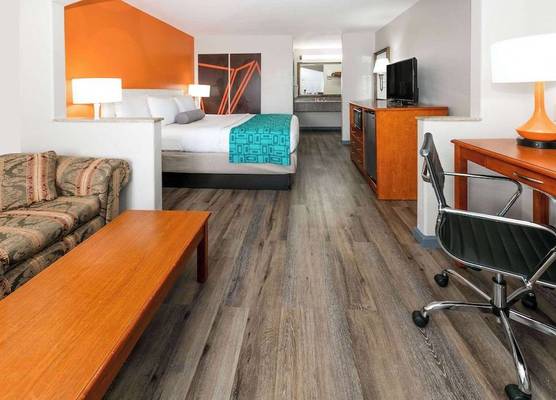 Howard Johnson by Wyndham Lafayette 1