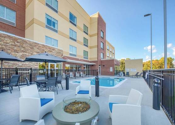 Fairfield Inn & Suites by Marriott Charlotte Belmont 1