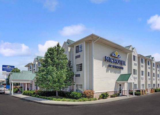 Microtel Inn & Suites by Wyndham Indianapolis Airport 1