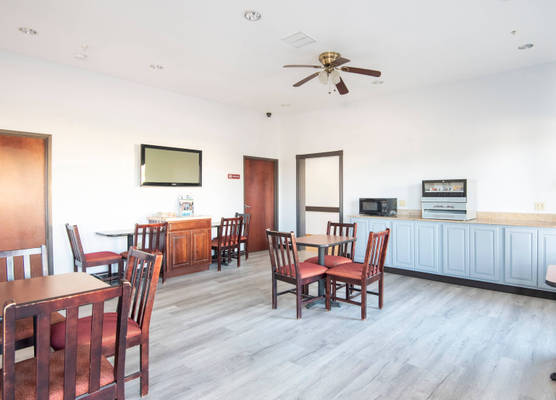 Suburban Studios Clute - Lake Jackson 1