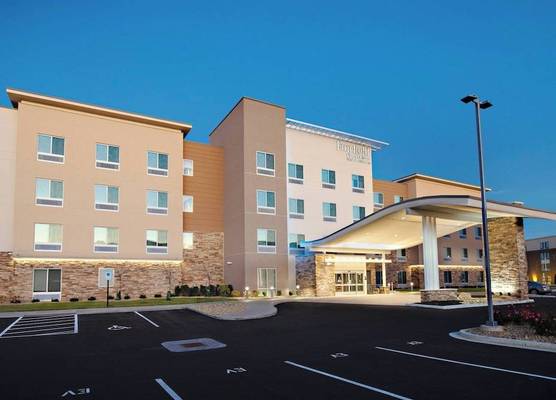 Fairfield Inn & Suites by Marriott Dayton North 1