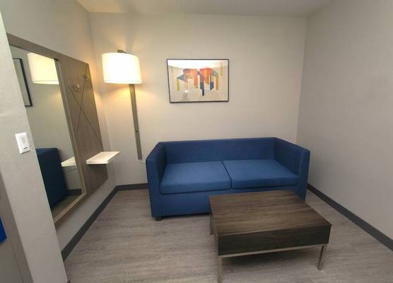 Holiday Inn Express & Suites COCOA by IHG 1