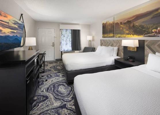 Clarion Pointe Biltmore Village 1