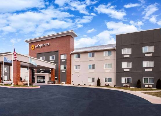 La Quinta Inn and Suites by Wyndham Elkhart 1