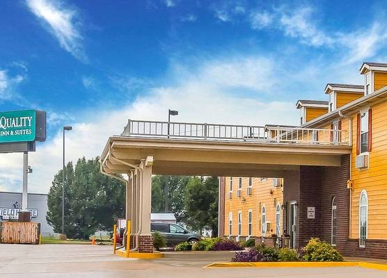 Quality Inn & Suites Chesterfield Village 1