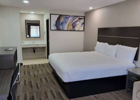Travelodge by Wyndham Buena Park 1
