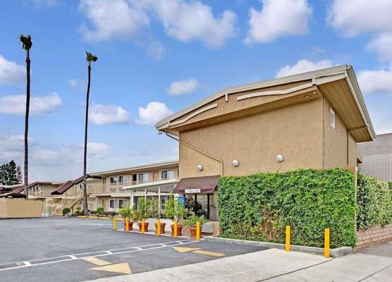 Super 8 by Wyndham Los Angeles-Culver City Area 1