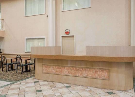 Ramada by Wyndham Hammond Hotel & Conference Center 1