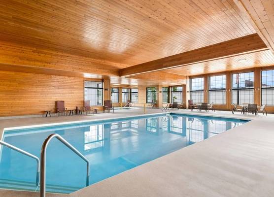 Super 8 by Wyndham La Crosse 1