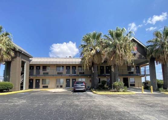 Travelodge by Wyndham San Antonio Lackland AFB North 1