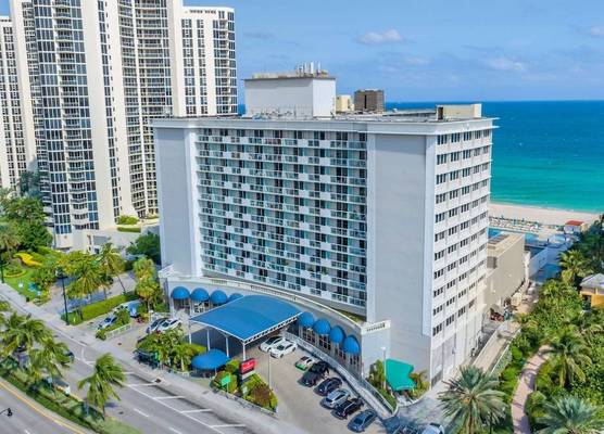 Ramada Plaza by Wyndham Marco Polo Beach Resort 1