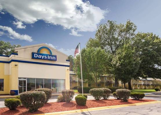 Days Inn by Wyndham Portage Indiana Dunes National Park 1