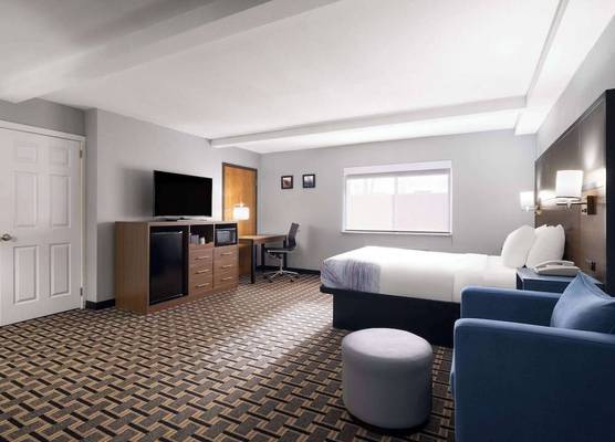 AmericInn by Wyndham Woodstock IL 1