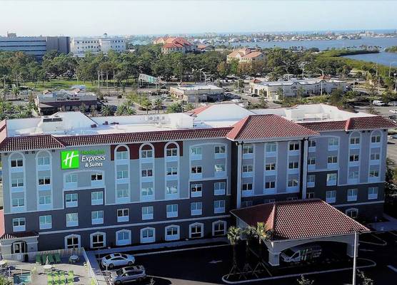 Holiday Inn Express & Suites ST. PETERSBURG - MADEIRA BEACH by IHG 1