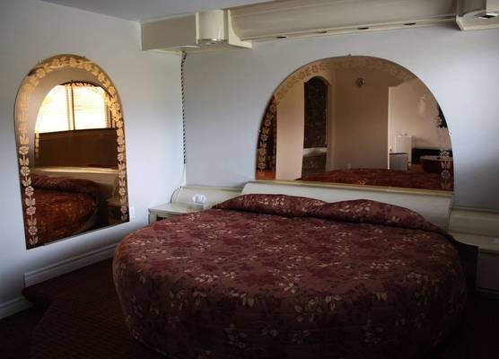 Grand Motel Saint-Hubert 1