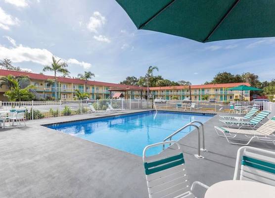 Super 8 by Wyndham Sarasota Near Siesta Key 1