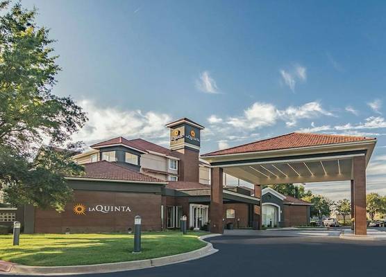 La Quinta by Wyndham Alexandria Airport 1