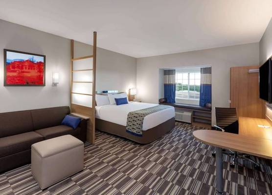 Microtel Inn & Suites by Wyndham College Station 1